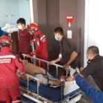 1695619759_damkar-makassar-evakuasi-wanita-jatuh-dari-lantai-2-saat-kejar-kucing-dokumen-istimewa169